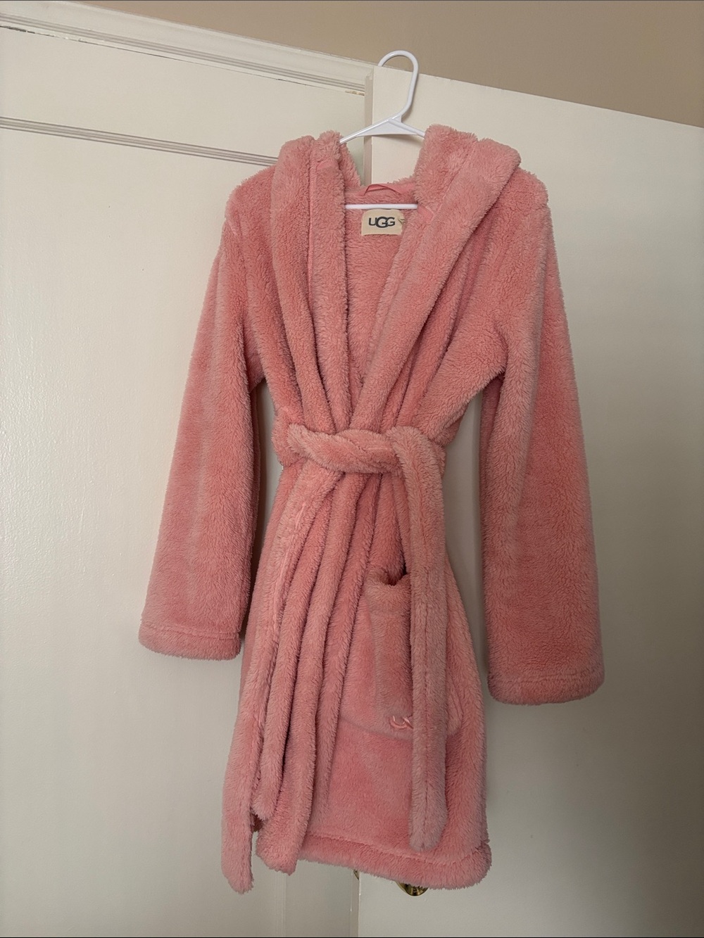 UGG Plush Hooded Bath Robe in Pink